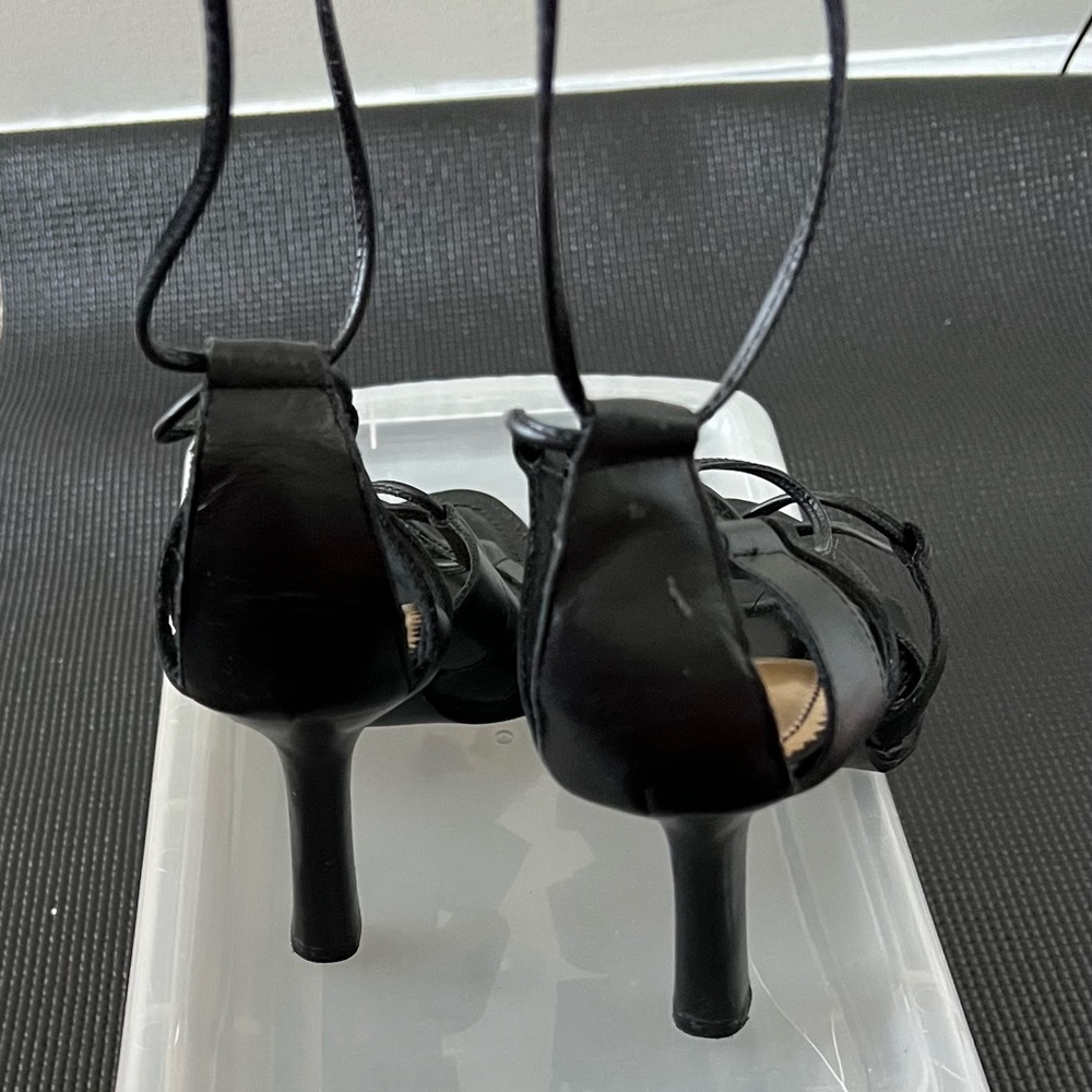 Colin Stuart size 9 women strapped black sandal.